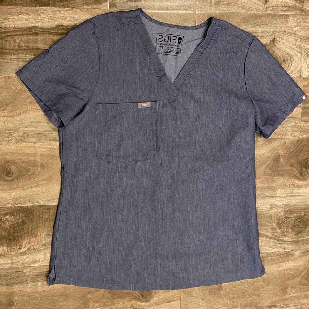 Women’s Figs Scrub Top - size Small